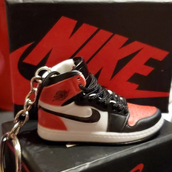 Custom Nike Shoe Keychains set of 2 shoes. (1 pair.) ❤️🖤 - Picture 5 of 16